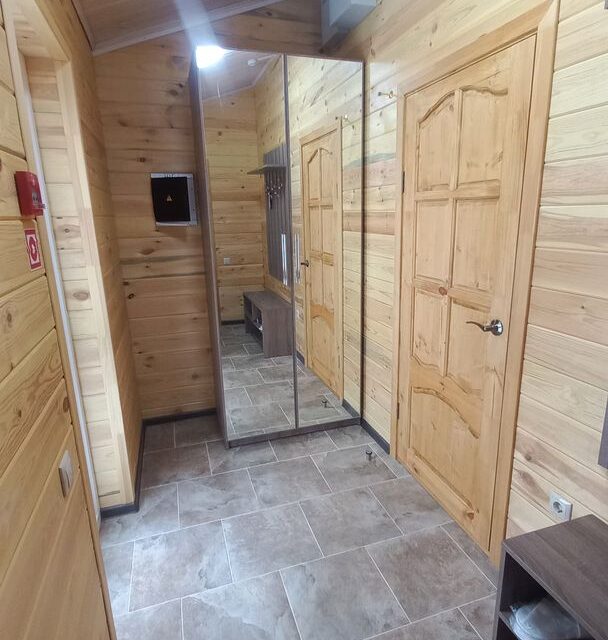 Прихожая номера в коттедже