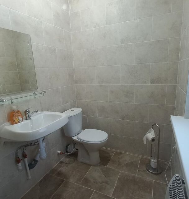 Гостевой санузел номера в коттедже